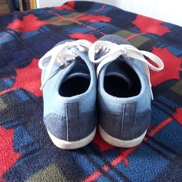 🌸 3 for $20 🌸 Avon Canvas Shoes - Picture 3 of 5